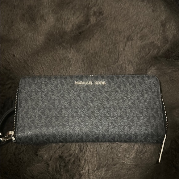 Michael Kors Black Wallet - Picture 1 of 3